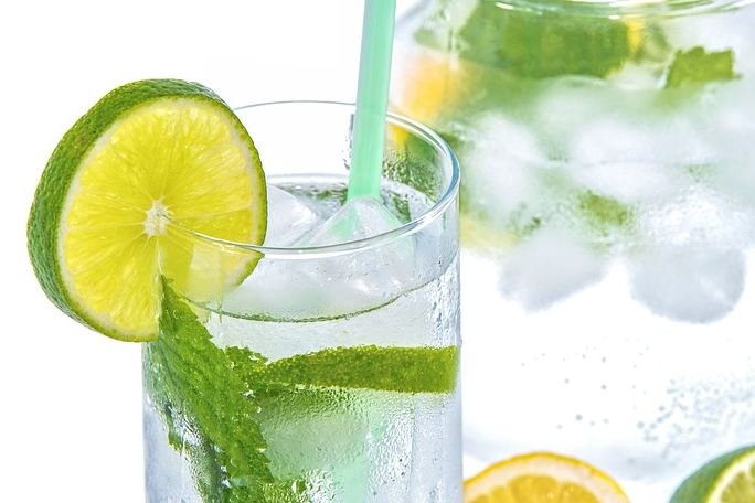 Mineral water with lime
