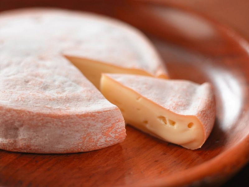 Сыр с плесенью: названия видов и сортов, чем полезен, как правильно есть
