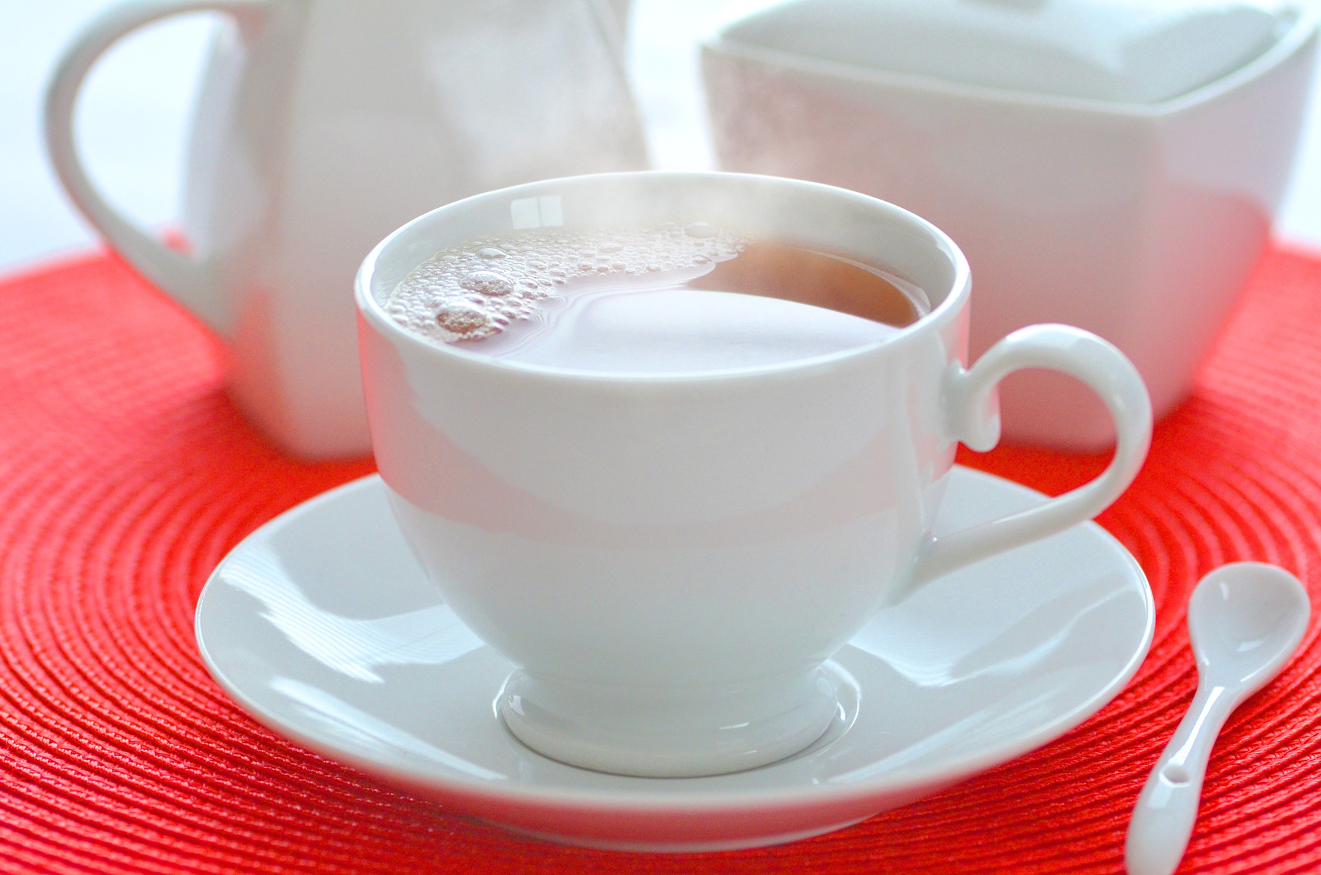 Заваривать чай в заварнике стоит из рассчета максимум чайная ложка сухого чая на чашку воды