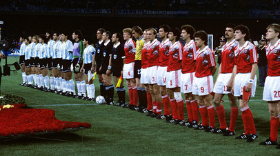 Soccer - World Cup Italia 1990 - Group B - Argentina v USSR - Stadio San Paolo