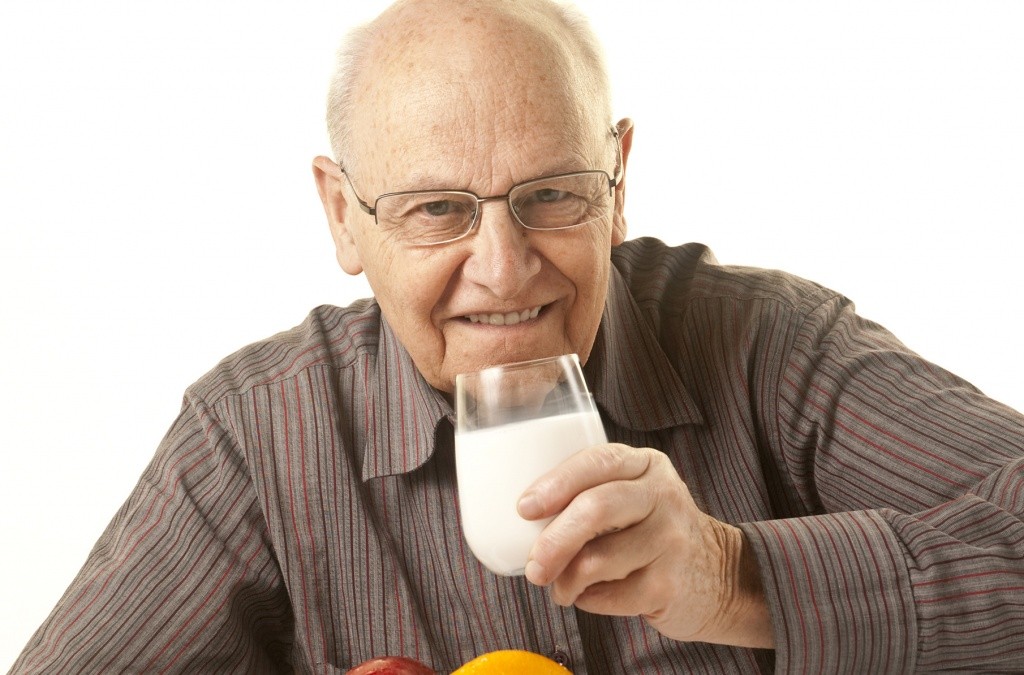 Вред и польза молока в пожилом возрасте