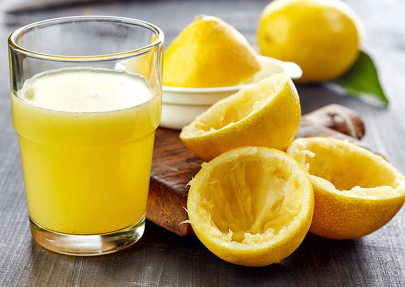 Как правильно употреблять лимонный сок