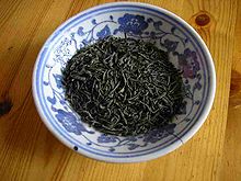 Tea leaves steeping in a zhong čaj 05.jpg