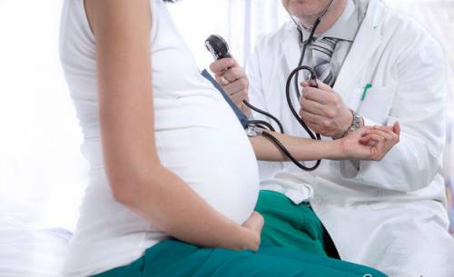 Измерение артериального давления у беременной