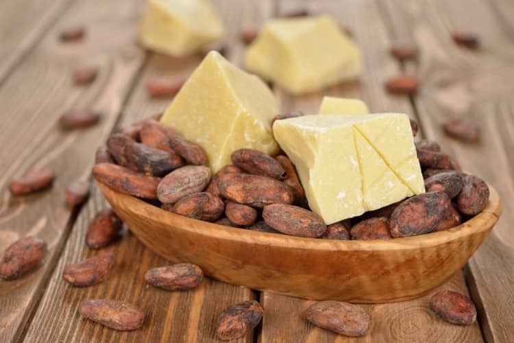 Лечебные свойства масла какао позволяют использовать его и в медицине, и в косметологии.