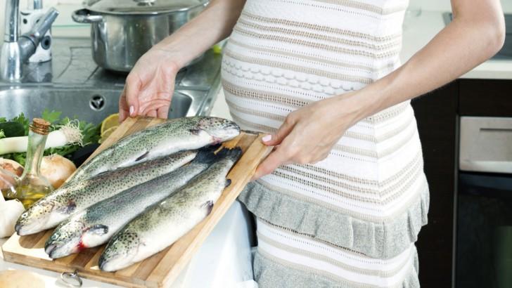Какая рыба самая полезная для беременных: можно ли есть минтай во время беременности и в чем польза?