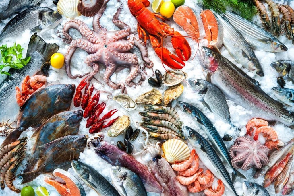Морепродукты и рыба жирных сортов