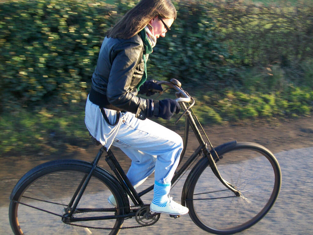 Girk riding cruiser bike