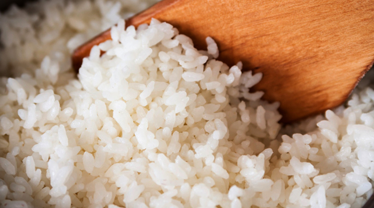 Свежий белый рис