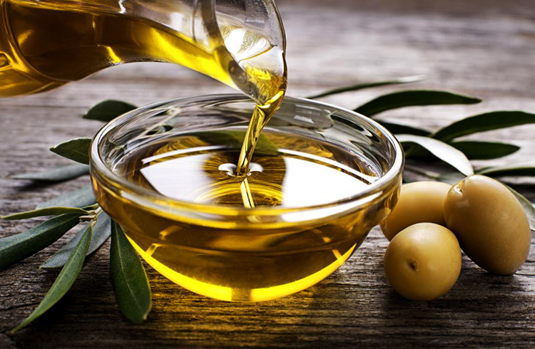 Свежее оливковое масло