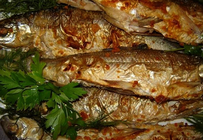 Приготовленная рыба сырок