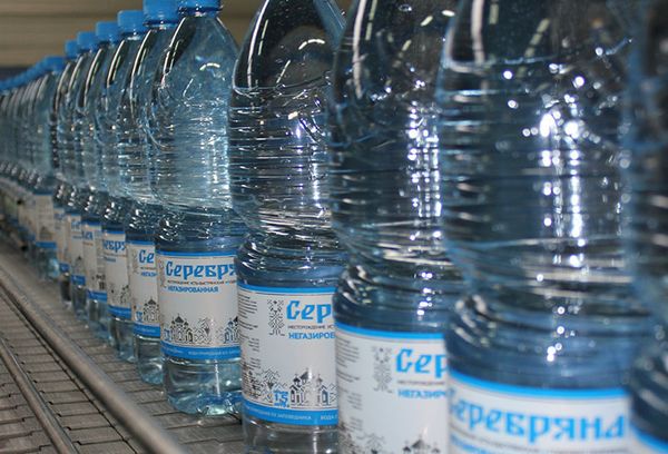 вода серебряная в литровых пластиковых бутылках