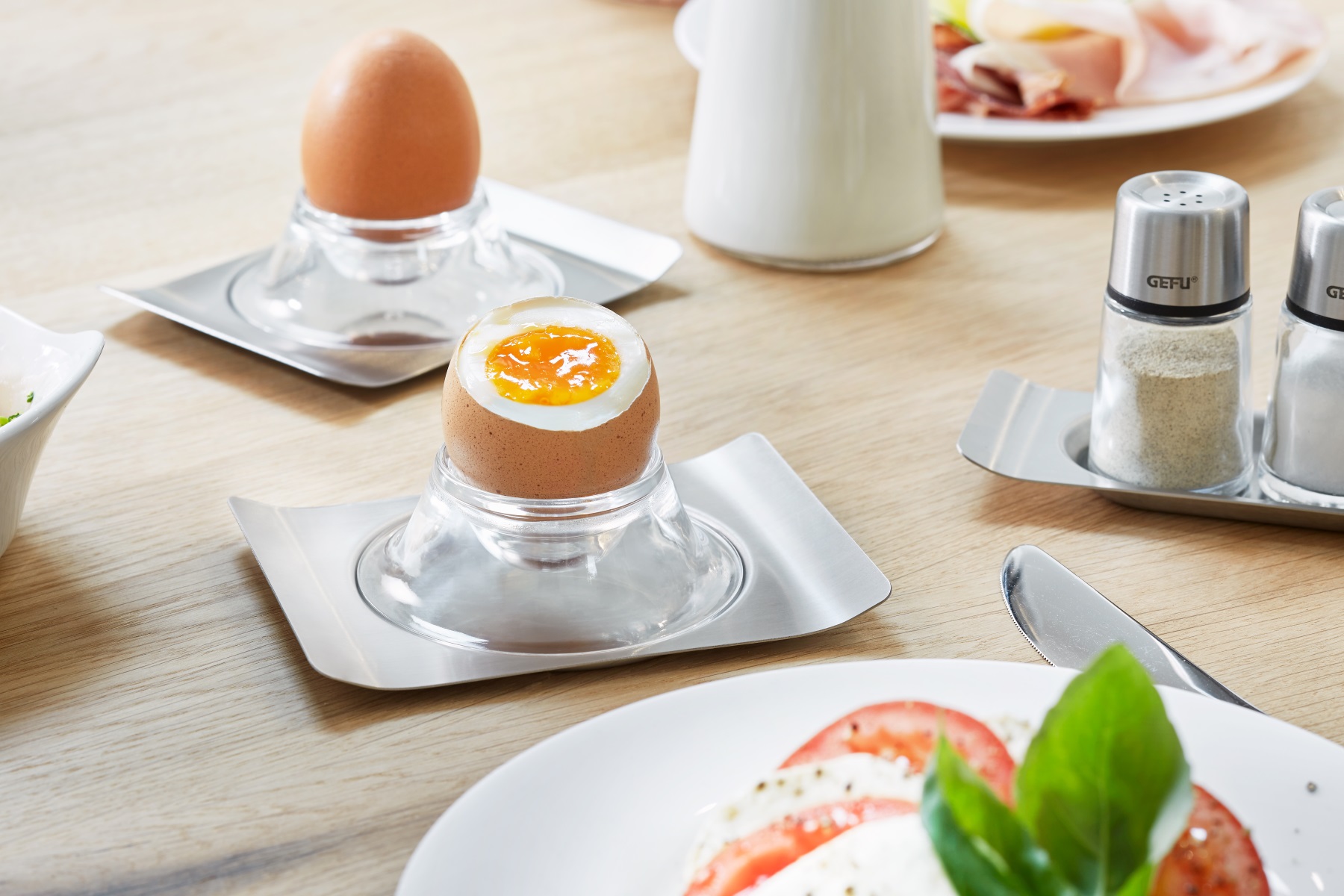 Подставка для яиц на столе