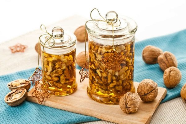 Мед и грецкие орехи очень полезны для всего организма