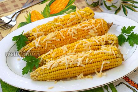 Фото рецепта Варёная кукуруза с маслом и сыром