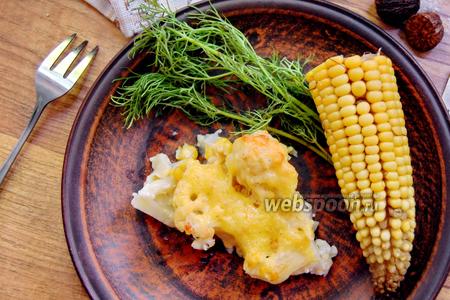 Фото рецепта Запечённая цветная капуста с кукурузой в молочном соусе