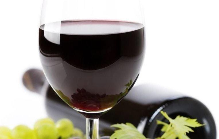 Красное сухое виноградное вино