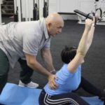 Крайне важно выполнять упражнения систематично и тренировать мышцы спины