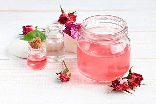 Lemon Juice, Rose Water And Cucumber Extract For Remove Tan
