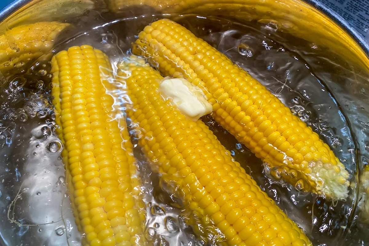 добавление сливочного масла в кукурузу