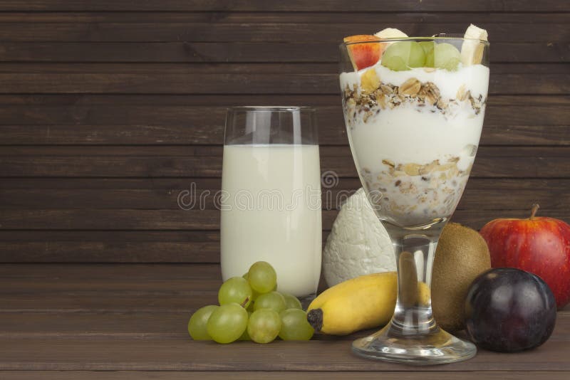 Fresh milk in the glass and muesli breakfast on a wooden table. Oatmeal with milk and curd, meals for athletes. Healthy dietary breakfast for children. Dairy stock photos