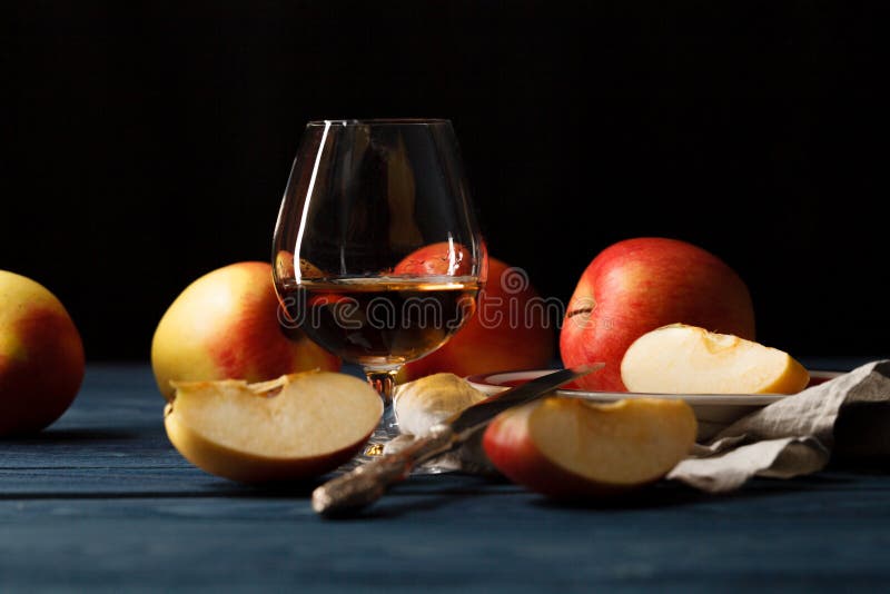 Freshly squeezed apple juice in glass and red apples with leaves royalty free stock photos