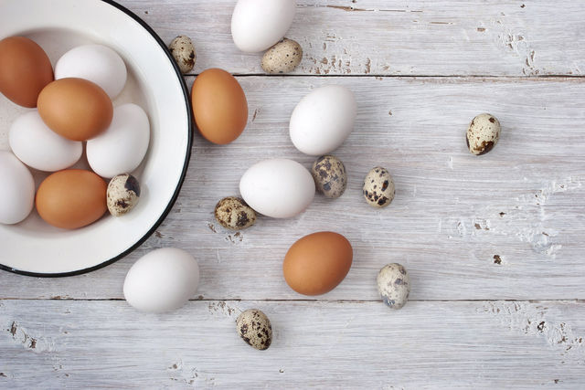 Яйца - это кладезь жизненно важных веществ, среди которых особое значение имеет витамин D