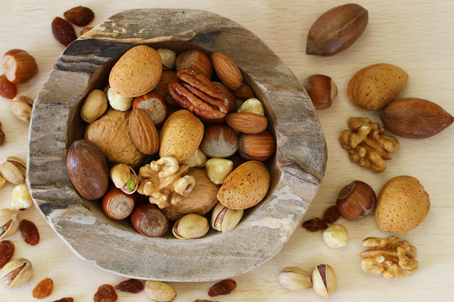 Грецкие орехи питают йодом щитовидную железу и усиливают иммунную защиту