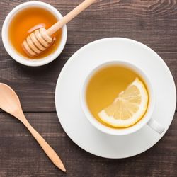 10 волшебных свойств воды с лимоном и медом натощак, которые преобразят ваше тело