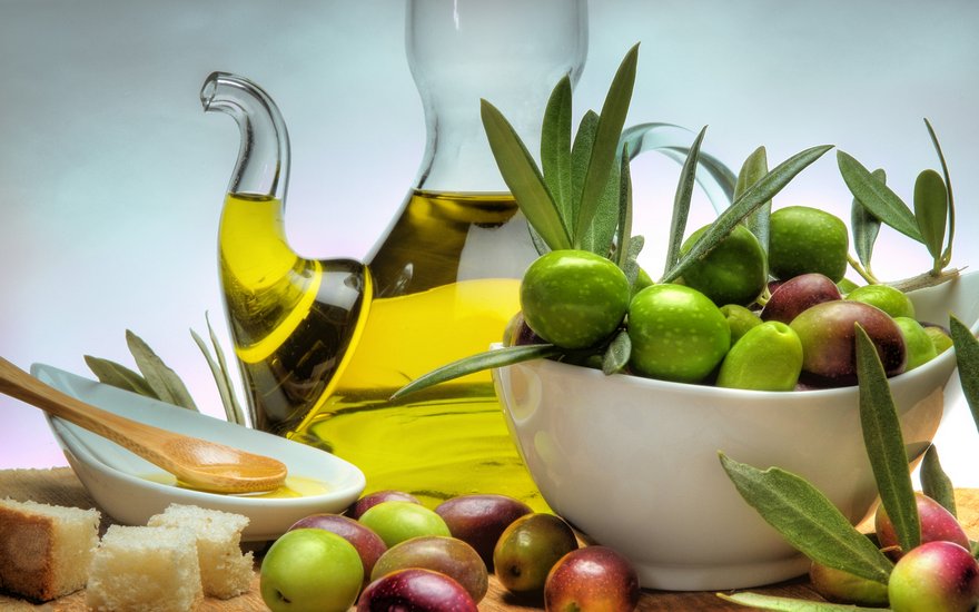 fresh-olives-and-extra-virgin-oil