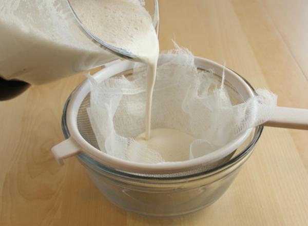 Как сделать миндальное молоко