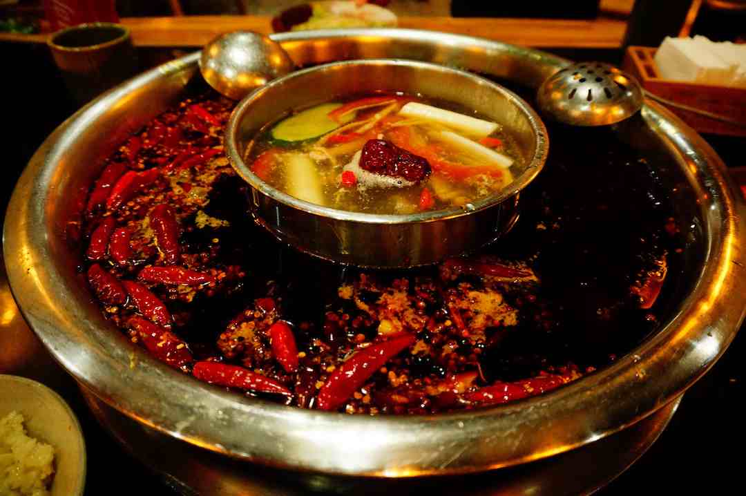 A sizzling serving of sichuan hot pot. Photo credit: Andrew and Annemarie via VisualHunt / CC BY-SA