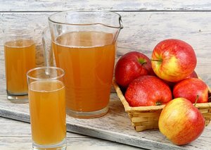 Польза и вред свежевыжатого яблочного сока