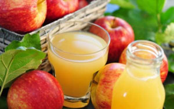Чем полезен яблочный сок, как его приготовить и пить